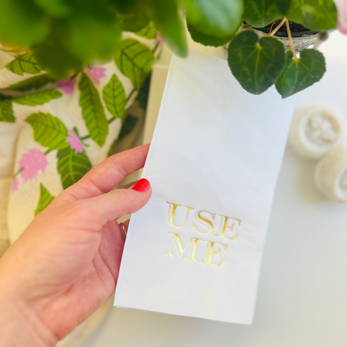 Use Me Gold Paper Guest Towels, Pack of 30