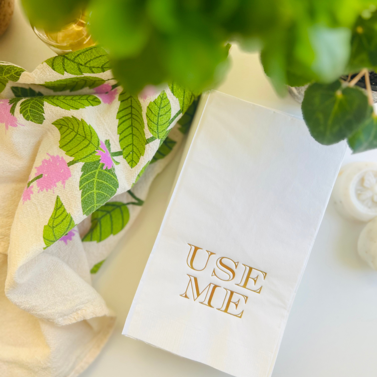 Use Me Gold Paper Guest Towels, Pack of 30